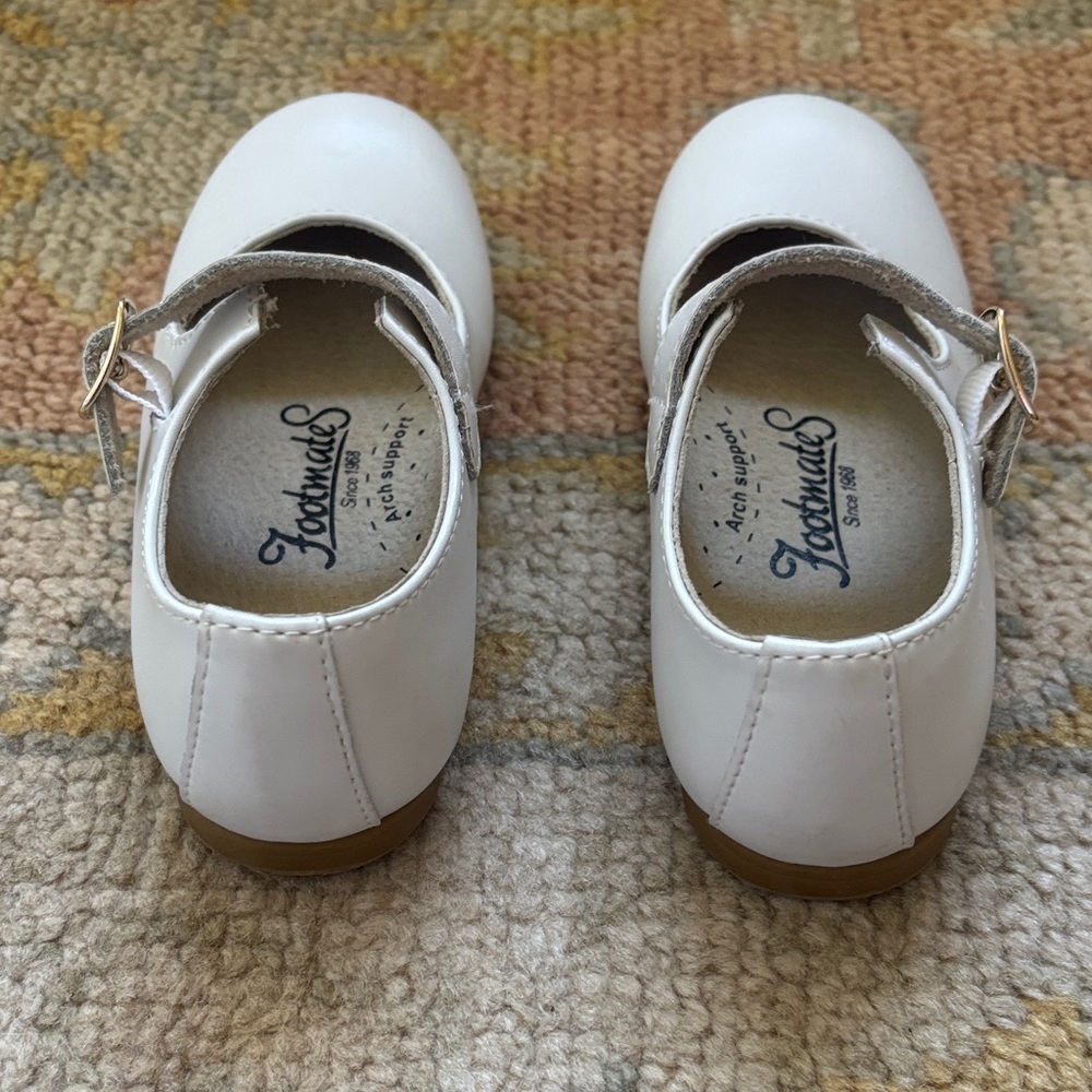 EUC Toddler Girls White Mary Jane Dress Shoes - Picture 2 of 6
